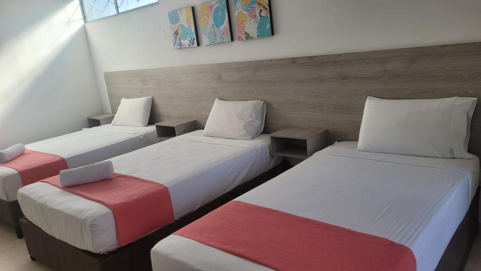 Hotel Inara 吉拉尔多特 外观 照片